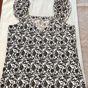 LOFT ruffle sleeve, V neck top; Size Medium; cute Summer/y nautical pattern.